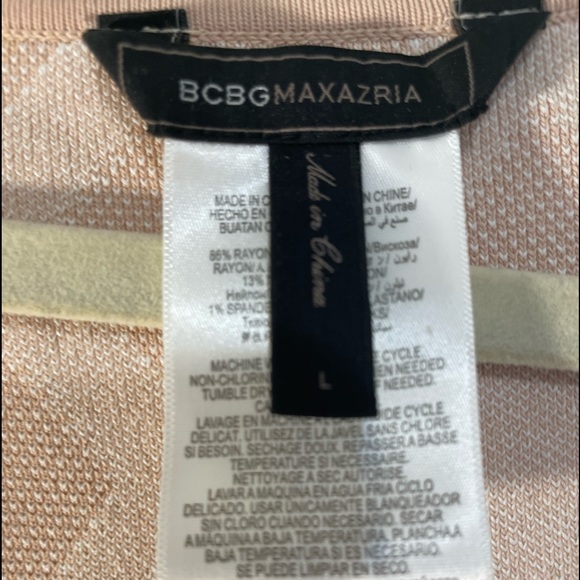 Large BCBGMAXAZRIA Gardenia top with bottom detail flair. Pink - Picture 12 of 17